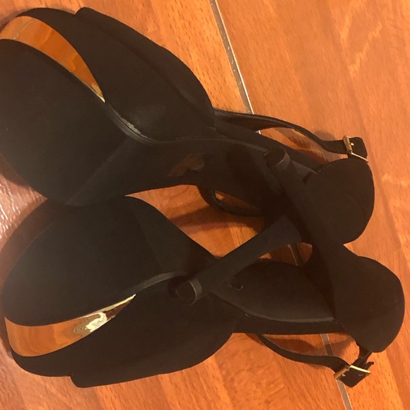 Size 10 black heels with gold trim - Picture 5 of 8